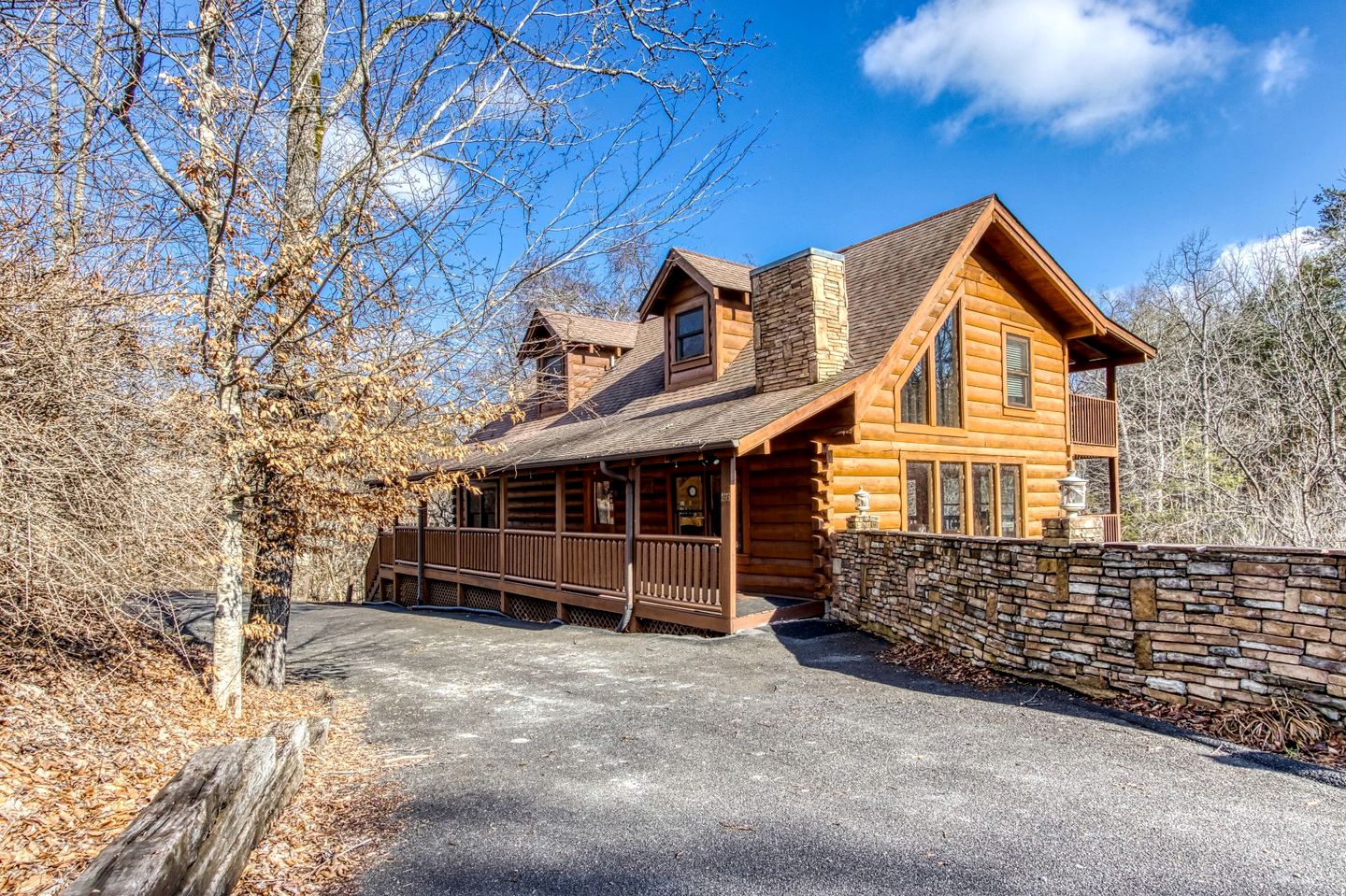 Rustic Elegance Meets Luxury in this Glamping Rental in Sevierville, Tennessee