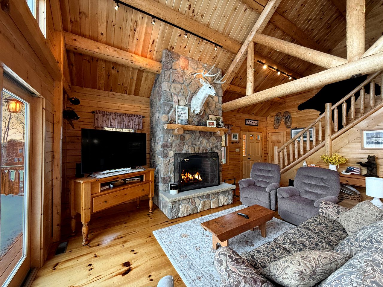 Cozy Log Cabin Retreat with Mountain Views in Bridgton, Maine