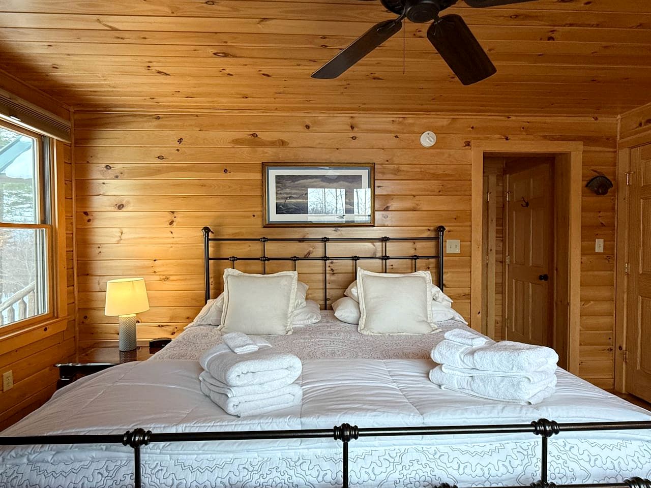 Cozy Log Cabin Retreat with Mountain Views in Bridgton, Maine