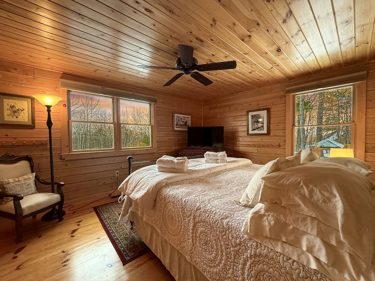 Cozy Log Cabin Retreat with Mountain Views in Bridgton, Maine