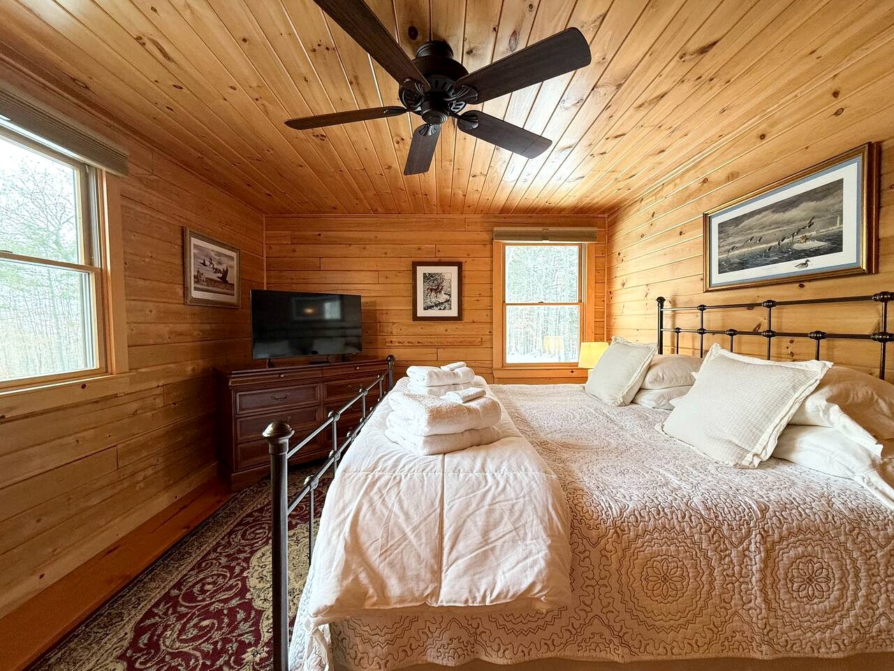 Cozy Log Cabin Retreat with Mountain Views in Bridgton, Maine