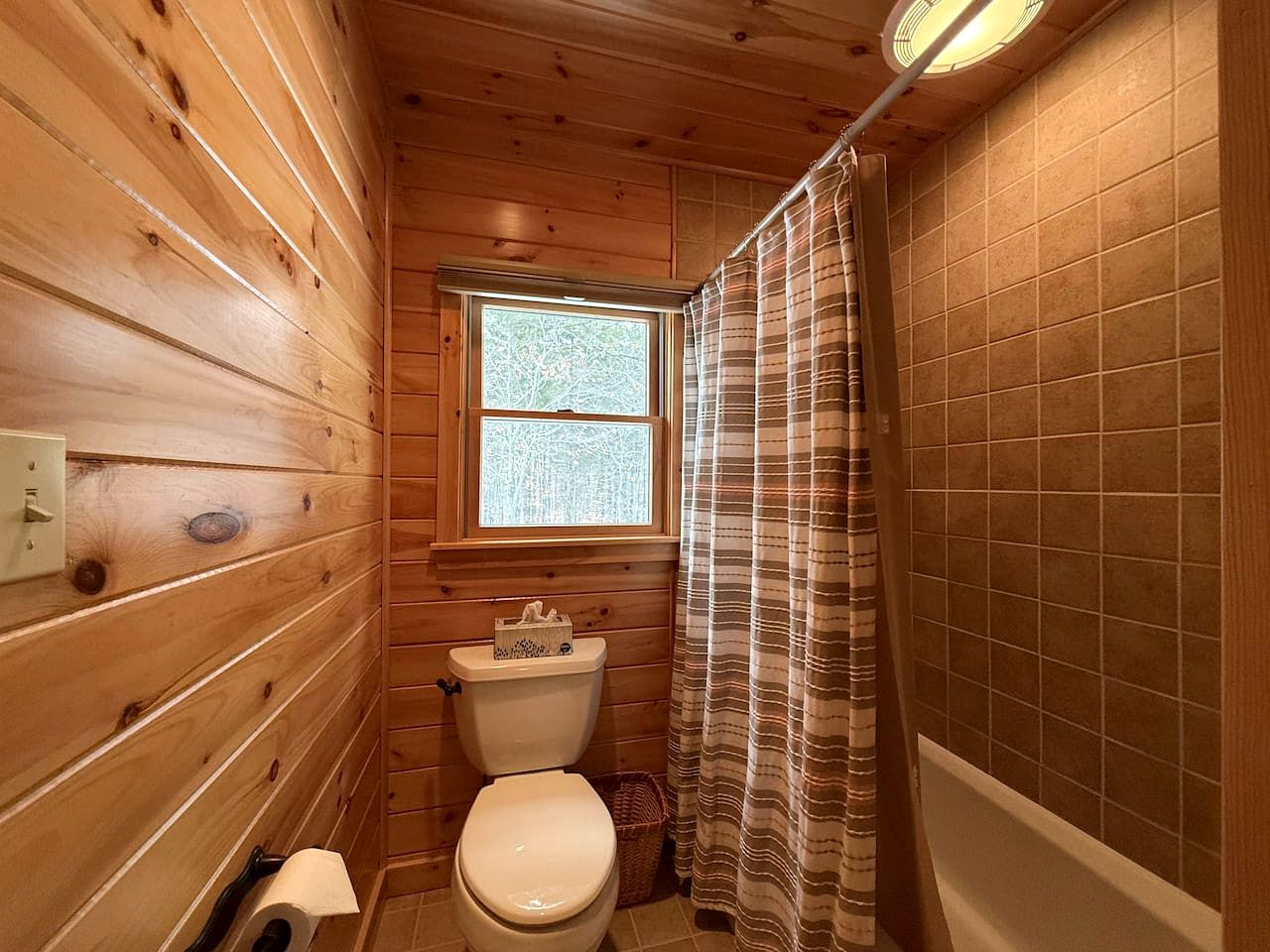 Cozy Log Cabin Retreat with Mountain Views in Bridgton, Maine