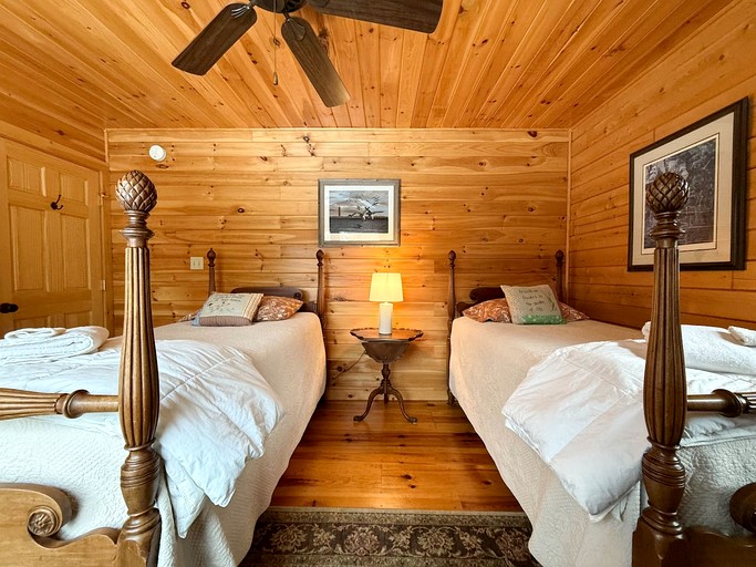 Cabins (United States of America, Bridgton, Maine)