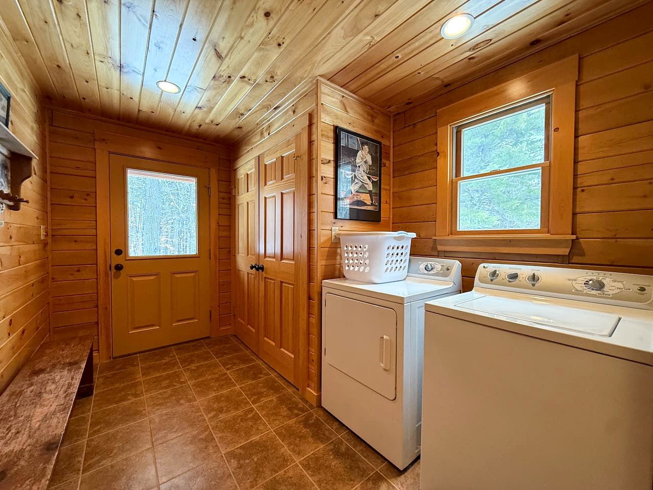 Cozy Log Cabin Retreat with Mountain Views in Bridgton, Maine