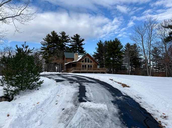 Cabins (United States of America, Bridgton, Maine)