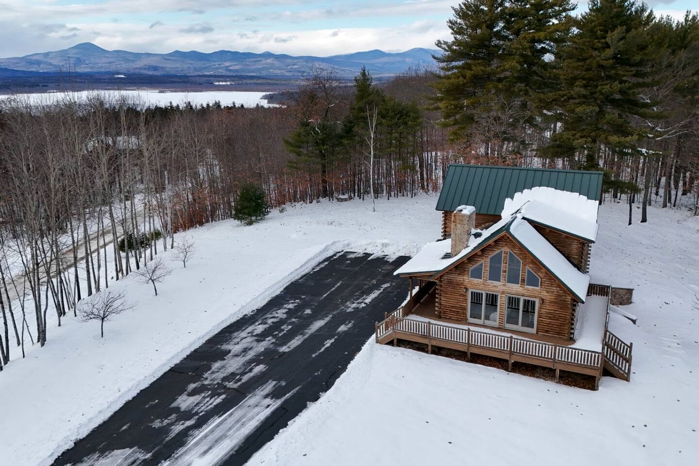Cozy Log Cabin Retreat with Mountain Views in Bridgton, Maine