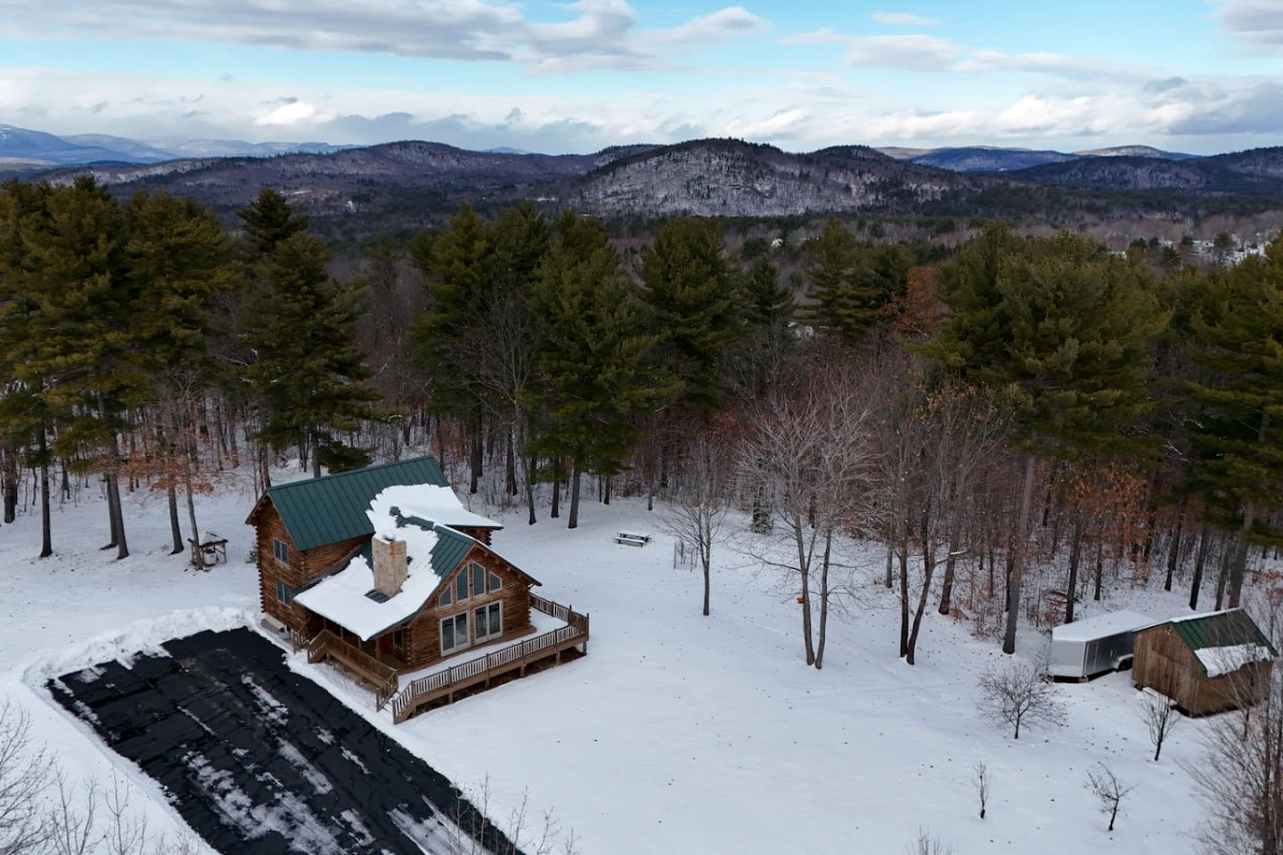 Cozy Log Cabin Retreat with Mountain Views in Bridgton, Maine