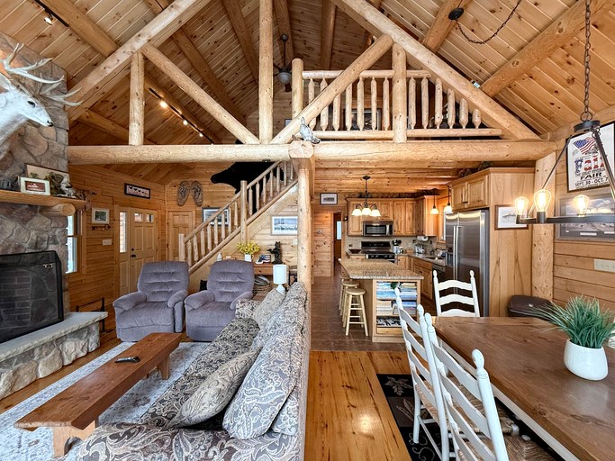 Cabins (United States of America, Bridgton, Maine)