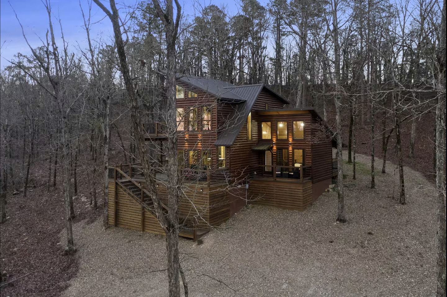 Beautiful Log Cabin with Private Hot Tub, Fire Pit, and Spacious Balcony, Perfect for a Luxury Mountain Retreat