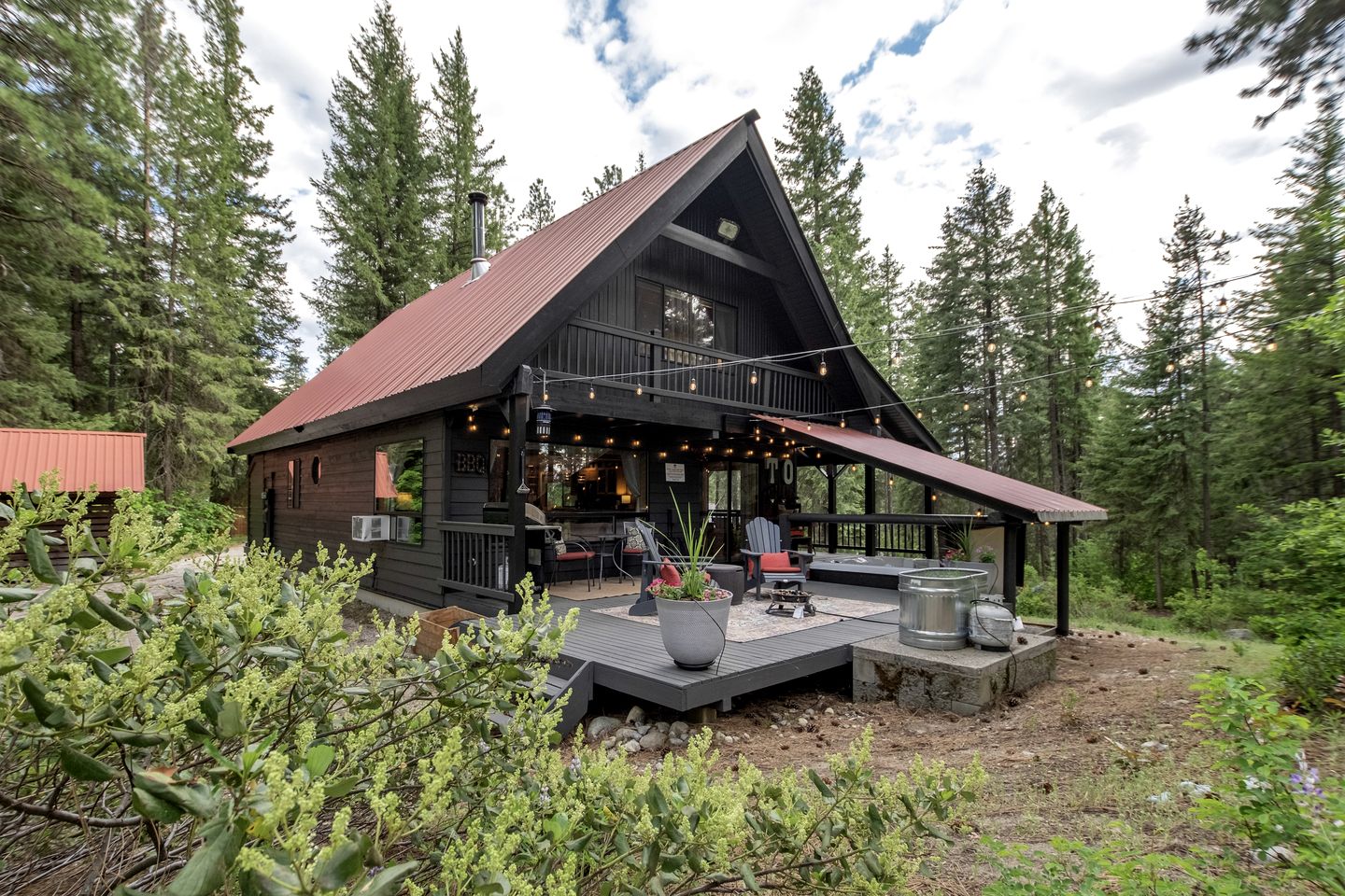 Spectacular Cabin with Amazing Living Outdoor and Indoor Areas in Washington