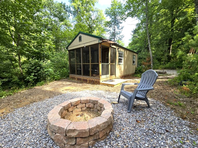 Cabins (United States of America, Purlear, North Carolina)