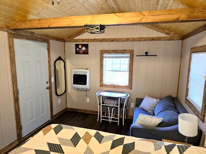 Cabins (United States of America, Purlear, North Carolina)