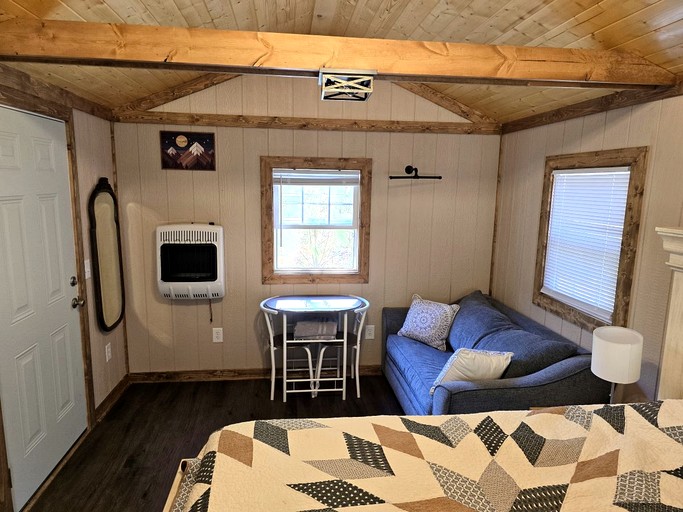 Cabins (United States of America, Purlear, North Carolina)