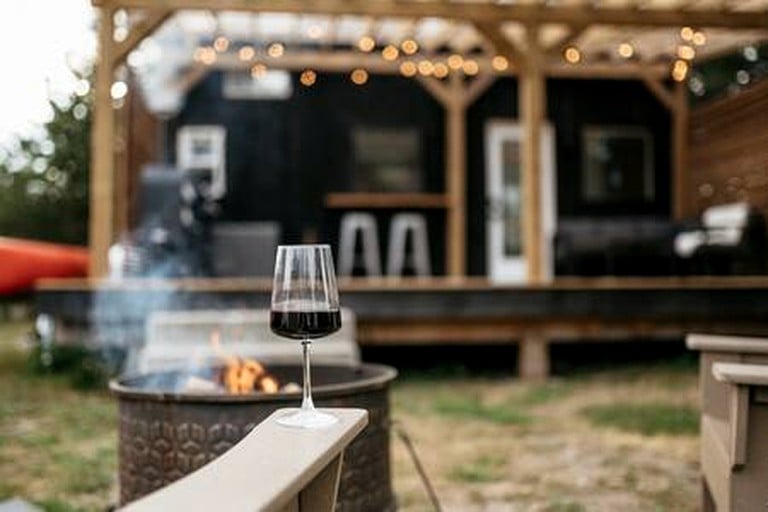 Tiny houses (Canada, Solmesville, Ontario)
