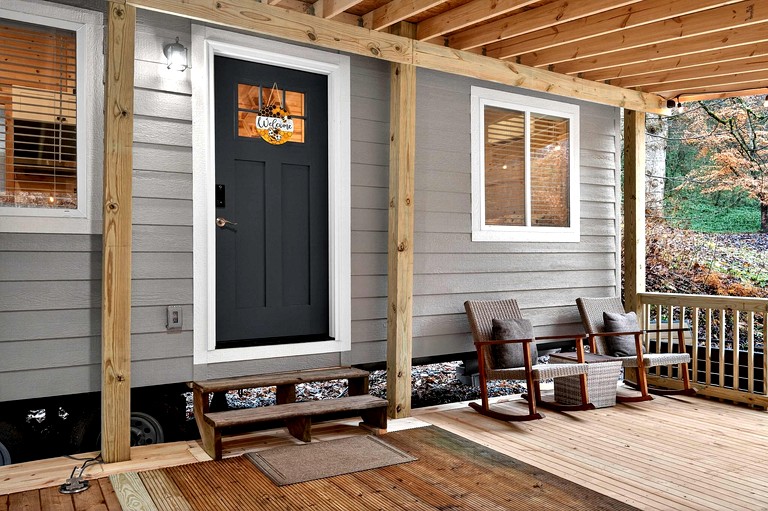 Whimsical Bee-Inspired Tiny Home with Private Hot Tub Near Douglas Lake & Smoky Mountains | Sevierville, Tennessee