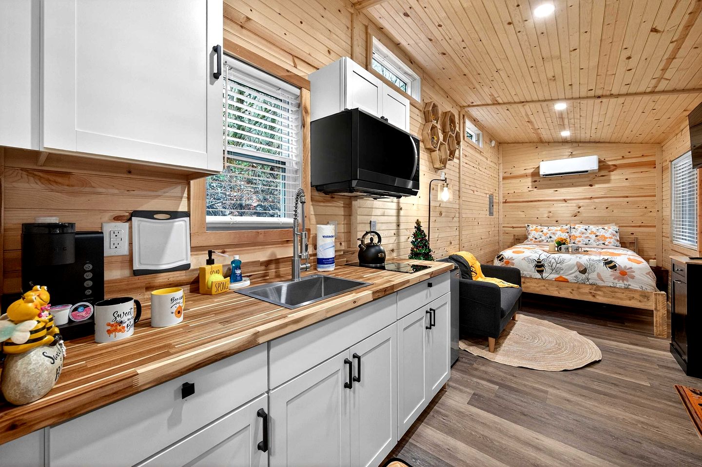 Whimsical Bee-Inspired Tiny Home with Private Hot Tub Near Douglas Lake & Smoky Mountains | Sevierville, Tennessee