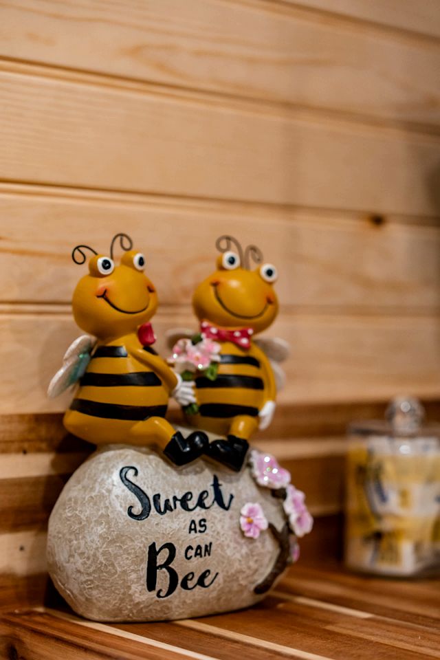 Whimsical Bee-Inspired Tiny Home with Private Hot Tub Near Douglas Lake & Smoky Mountains | Sevierville, Tennessee