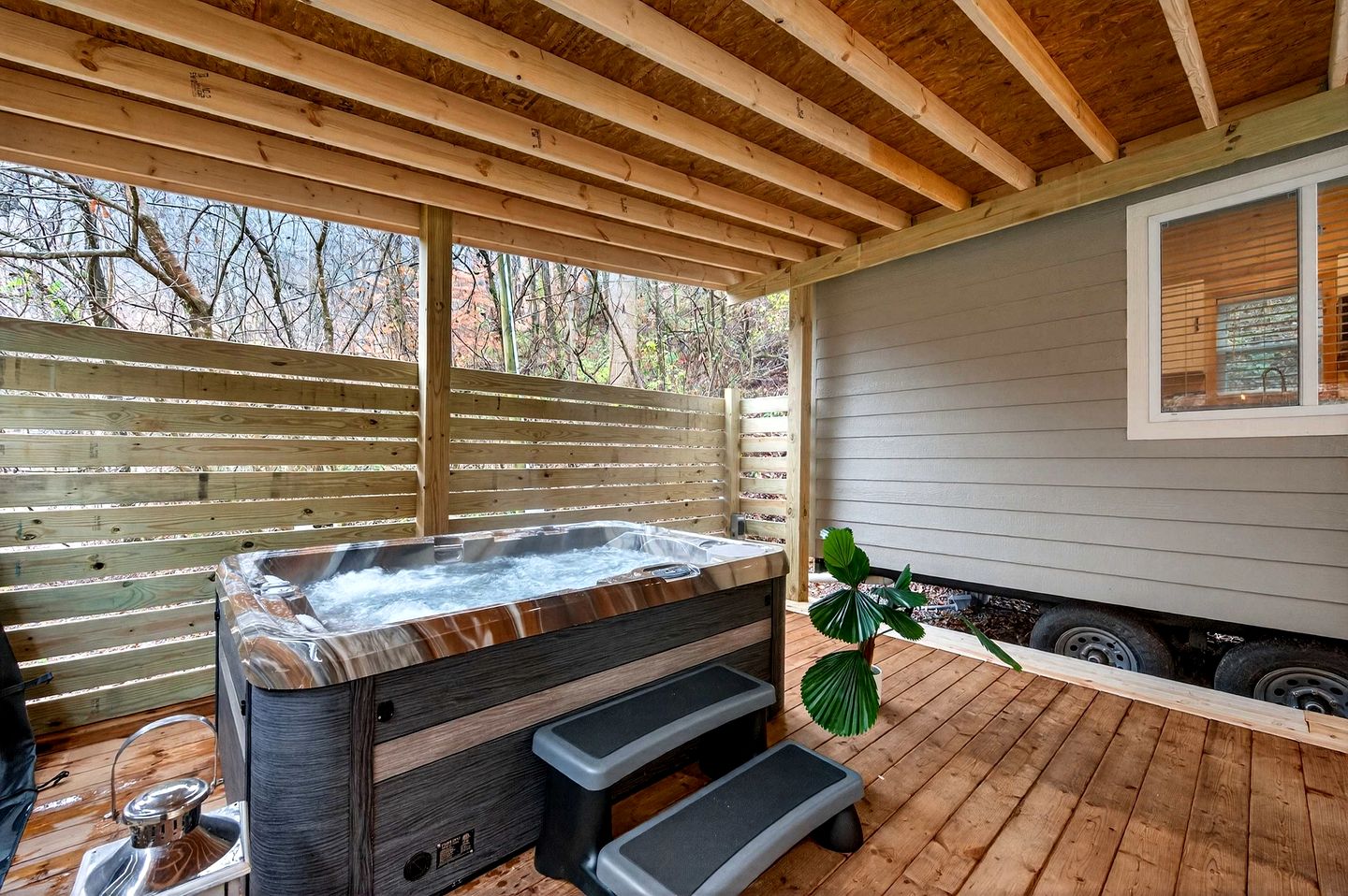 Whimsical Bee-Inspired Tiny Home with Private Hot Tub Near Douglas Lake & Smoky Mountains | Sevierville, Tennessee