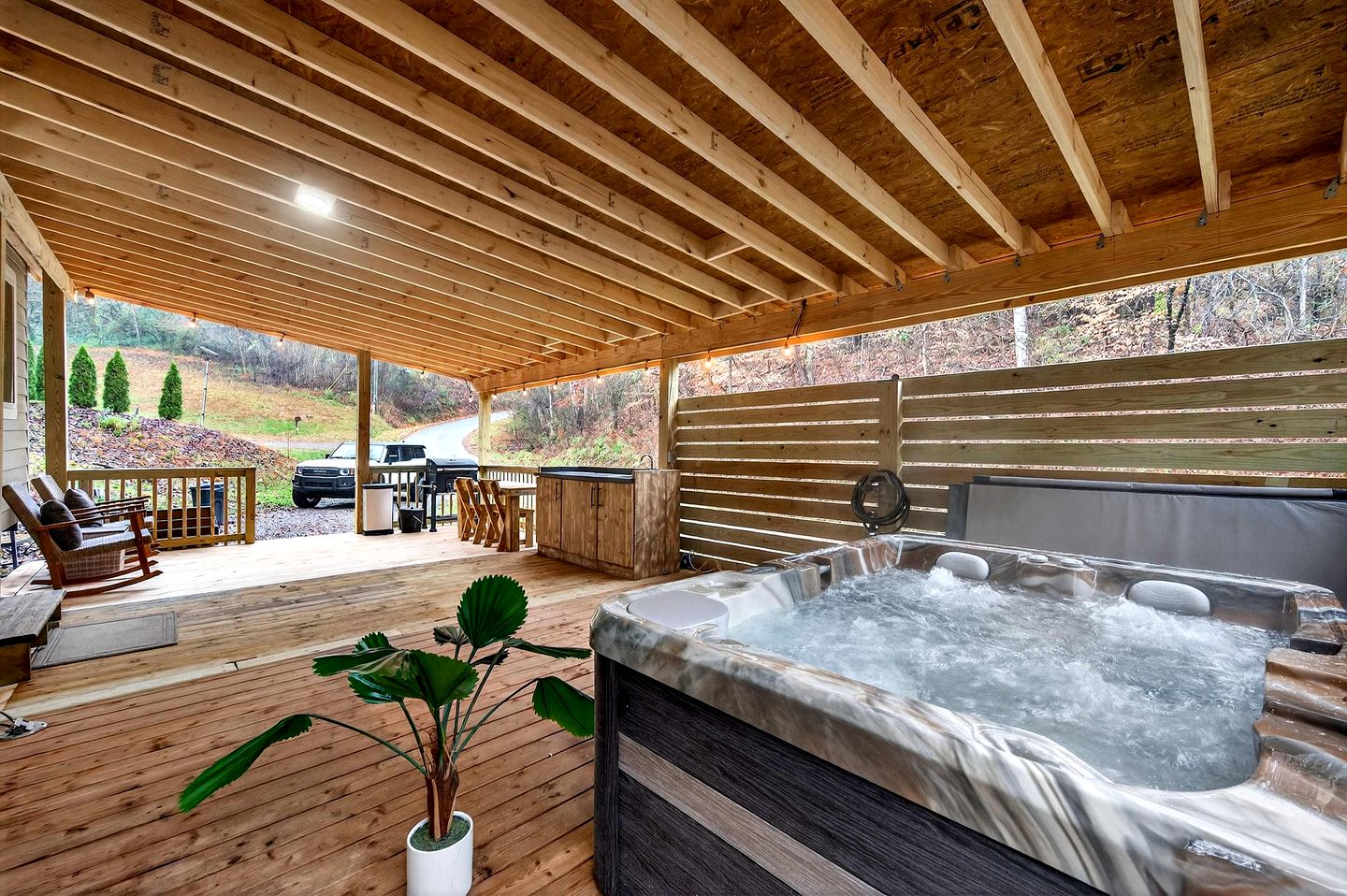 Whimsical Bee-Inspired Tiny Home with Private Hot Tub Near Douglas Lake & Smoky Mountains | Sevierville, Tennessee