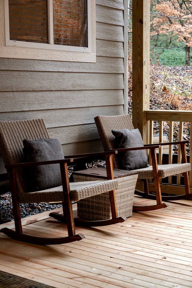 Whimsical Bee-Inspired Tiny Home with Private Hot Tub Near Douglas Lake & Smoky Mountains | Sevierville, Tennessee