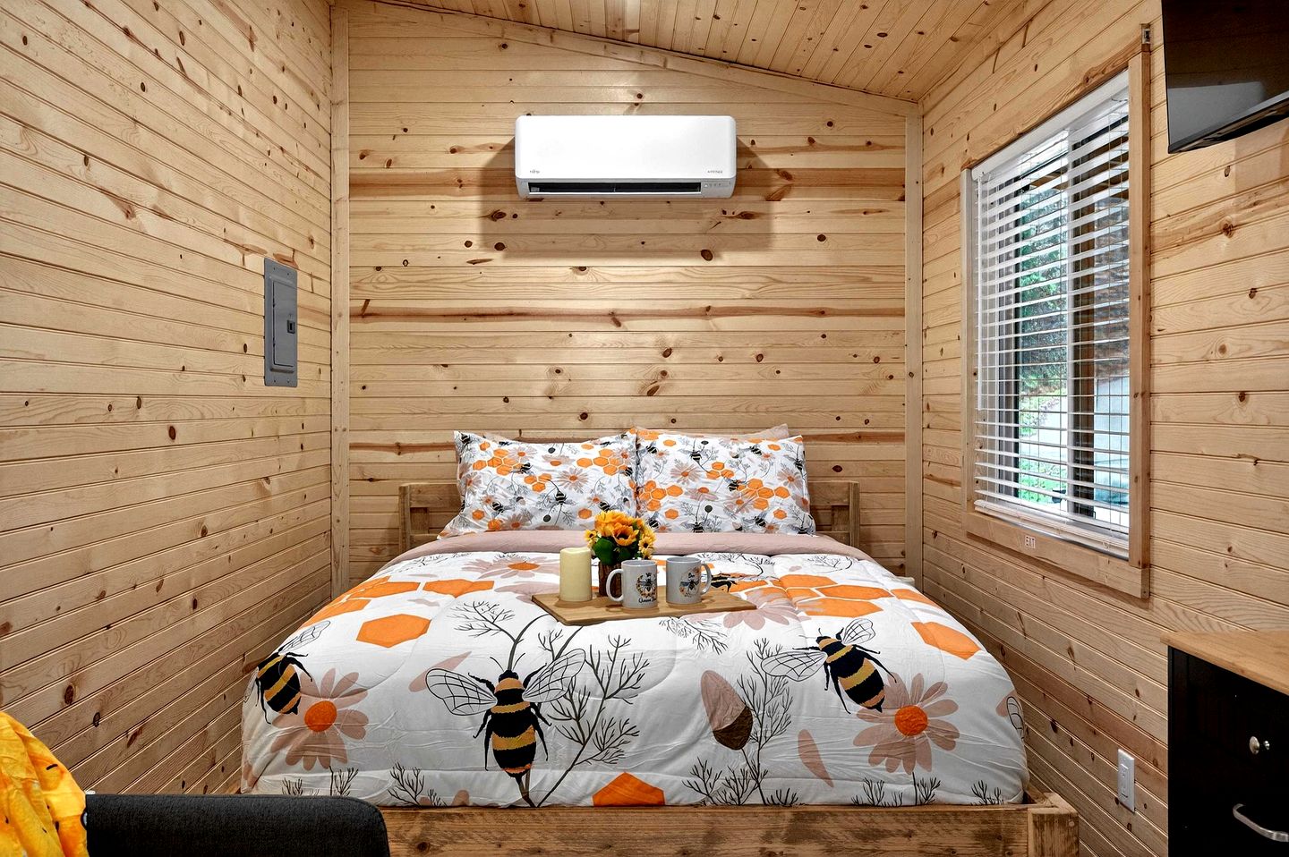 Whimsical Bee-Inspired Tiny Home with Private Hot Tub Near Douglas Lake & Smoky Mountains | Sevierville, Tennessee