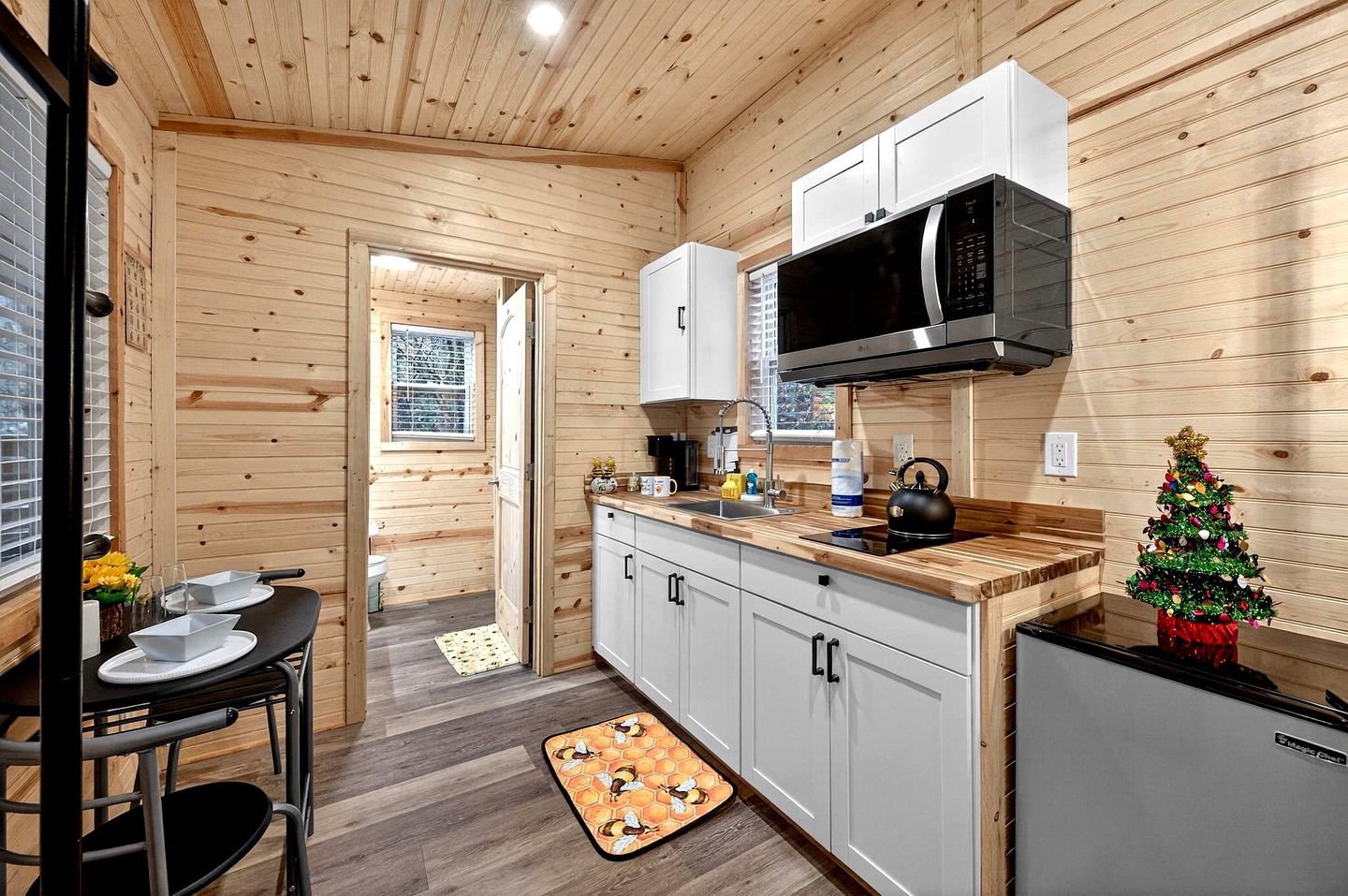 Whimsical Bee-Inspired Tiny Home with Private Hot Tub Near Douglas Lake & Smoky Mountains | Sevierville, Tennessee