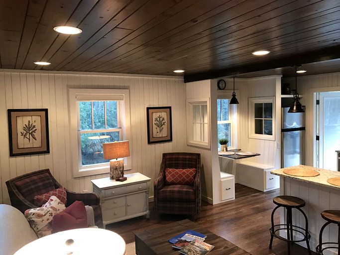 Cabins (Cashiers, North Carolina, United States)