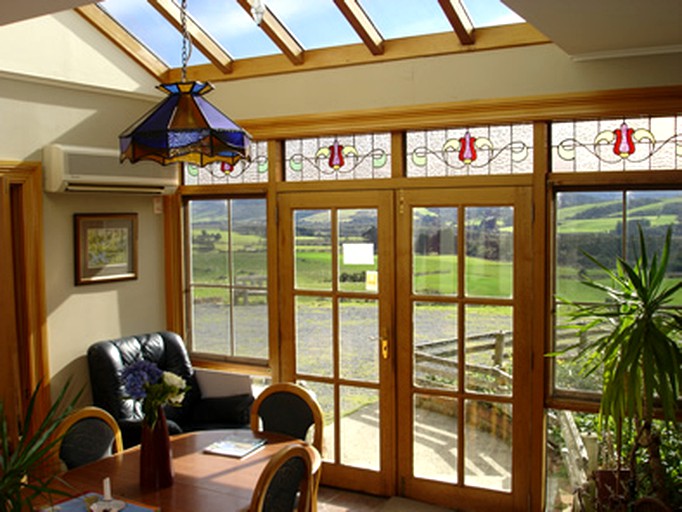 Cozy Accommodation with Panoramic Views near the Otago Peninsula, New Zealand | Nature Lodges (The Catlins, South Island, New Zealand)