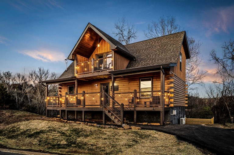 Tranquil Cabin with Private Pool and Deck in Sevierville, Tennesee