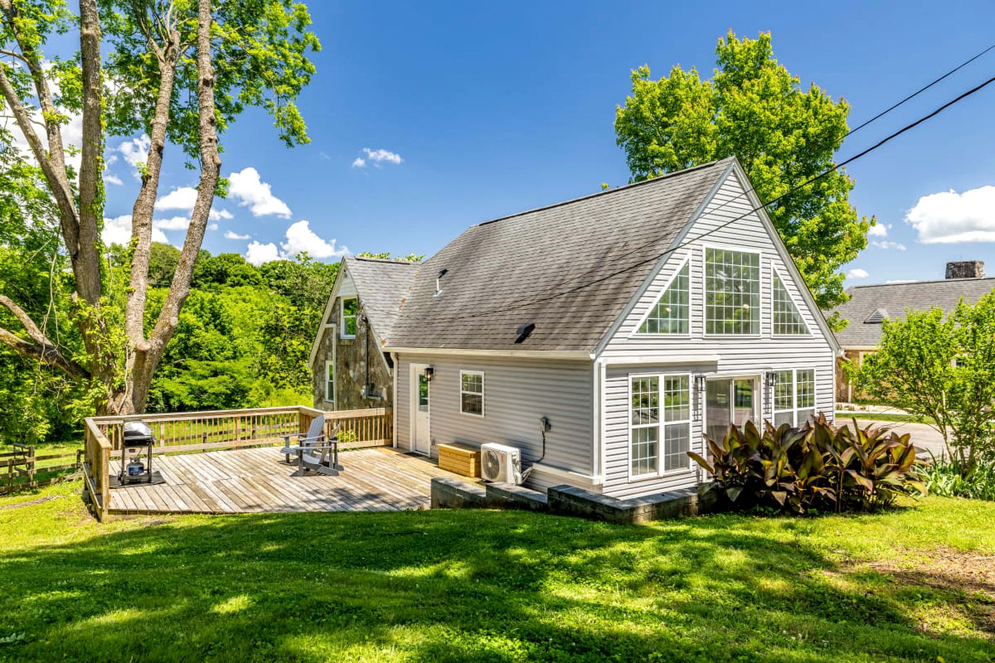 Tranquil Farmhouse Cottage with Scenic Views of the Smoky Mountains in Maryville, Tennessee