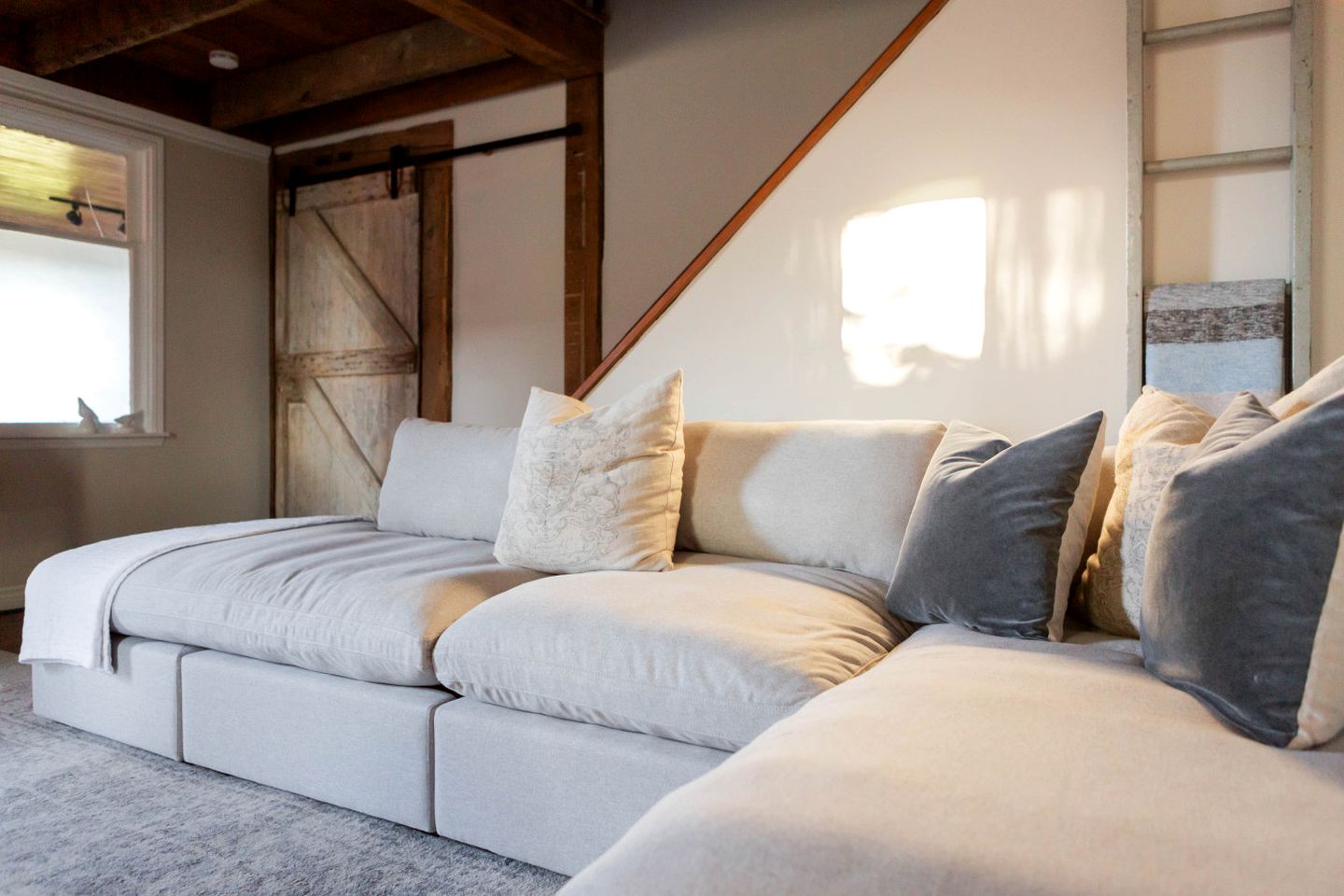 Tranquil Restored Farmhouse Ideal to Disconnect in Ontario