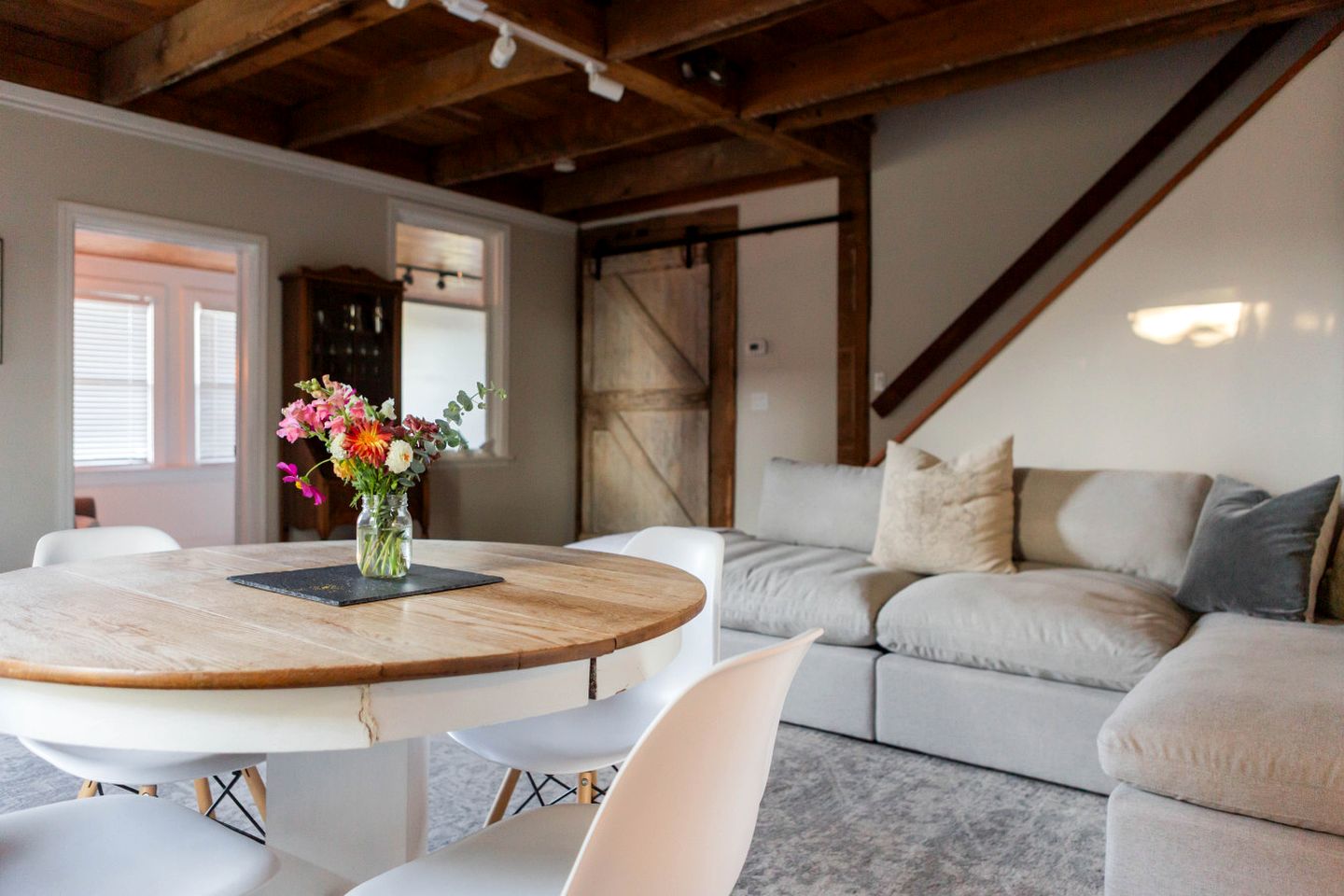 Tranquil Restored Farmhouse Ideal to Disconnect in Ontario