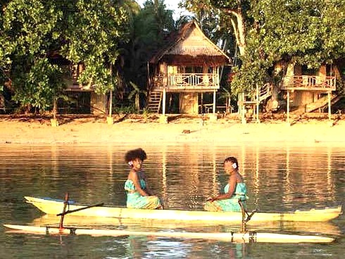 Huts (Kavieng, New Ireland Province, Papua New Guinea)