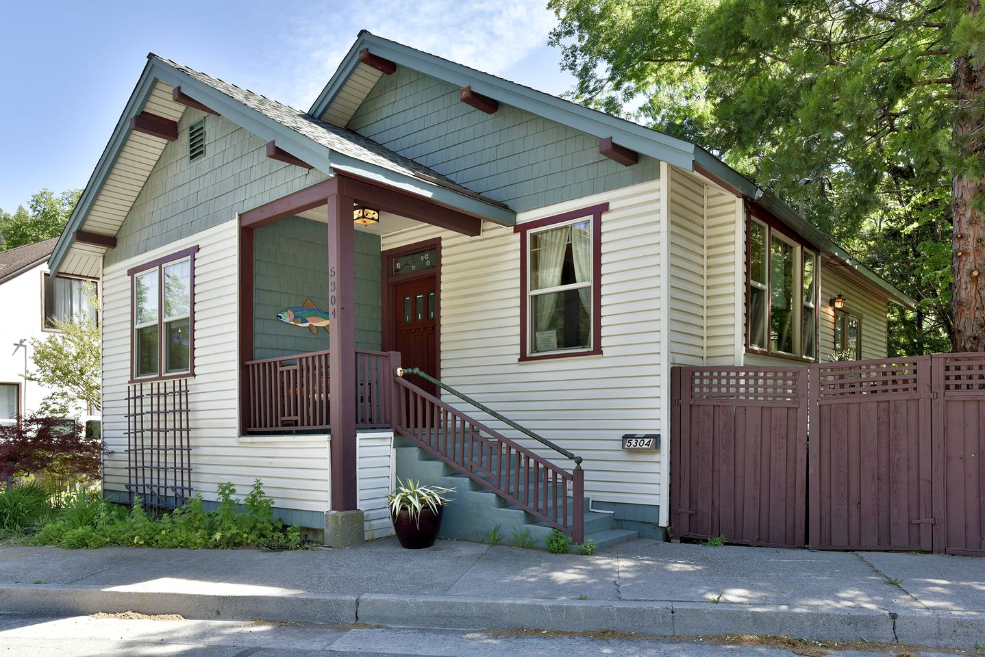 Incredible Cottage with Barbecue in Dunsmuir, California
