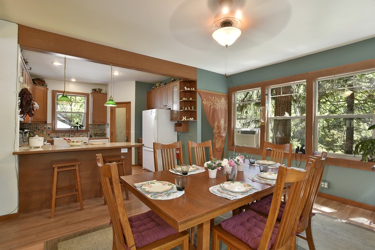 Cottages (United States of America, Dunsmuir, California)