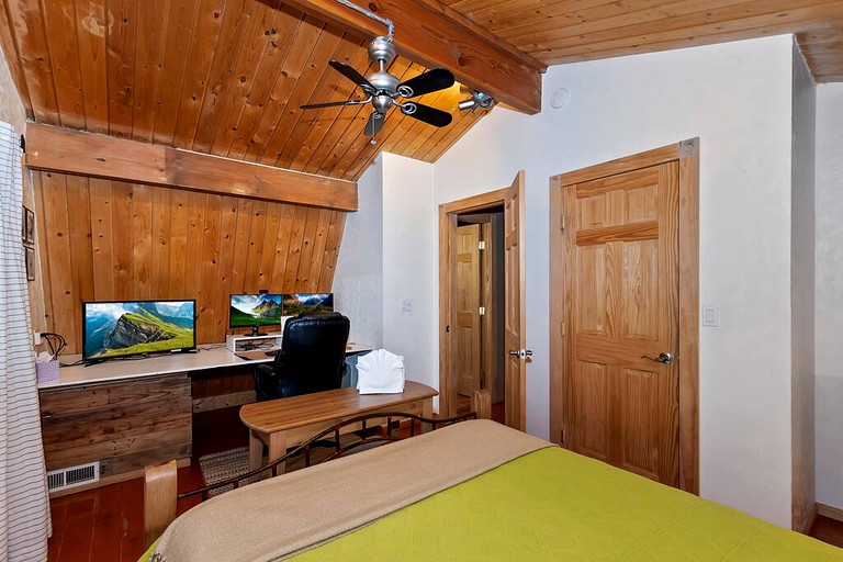Cabins (United States of America, Big Bear Lake, California)