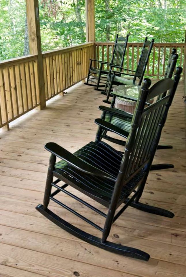 Family-Friendly Cabin Rental for Six on Nantahala Mountain with White Water Rafting in North Carolina