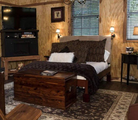 Nature Lodges (Gordonsville, Tennessee, United States)