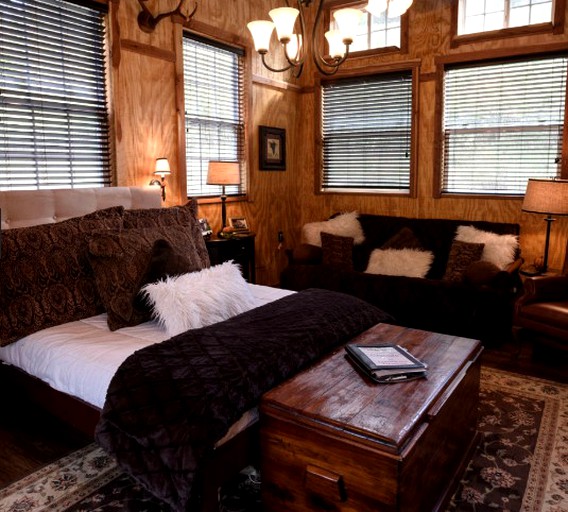 Nature Lodges (Gordonsville, Tennessee, United States)