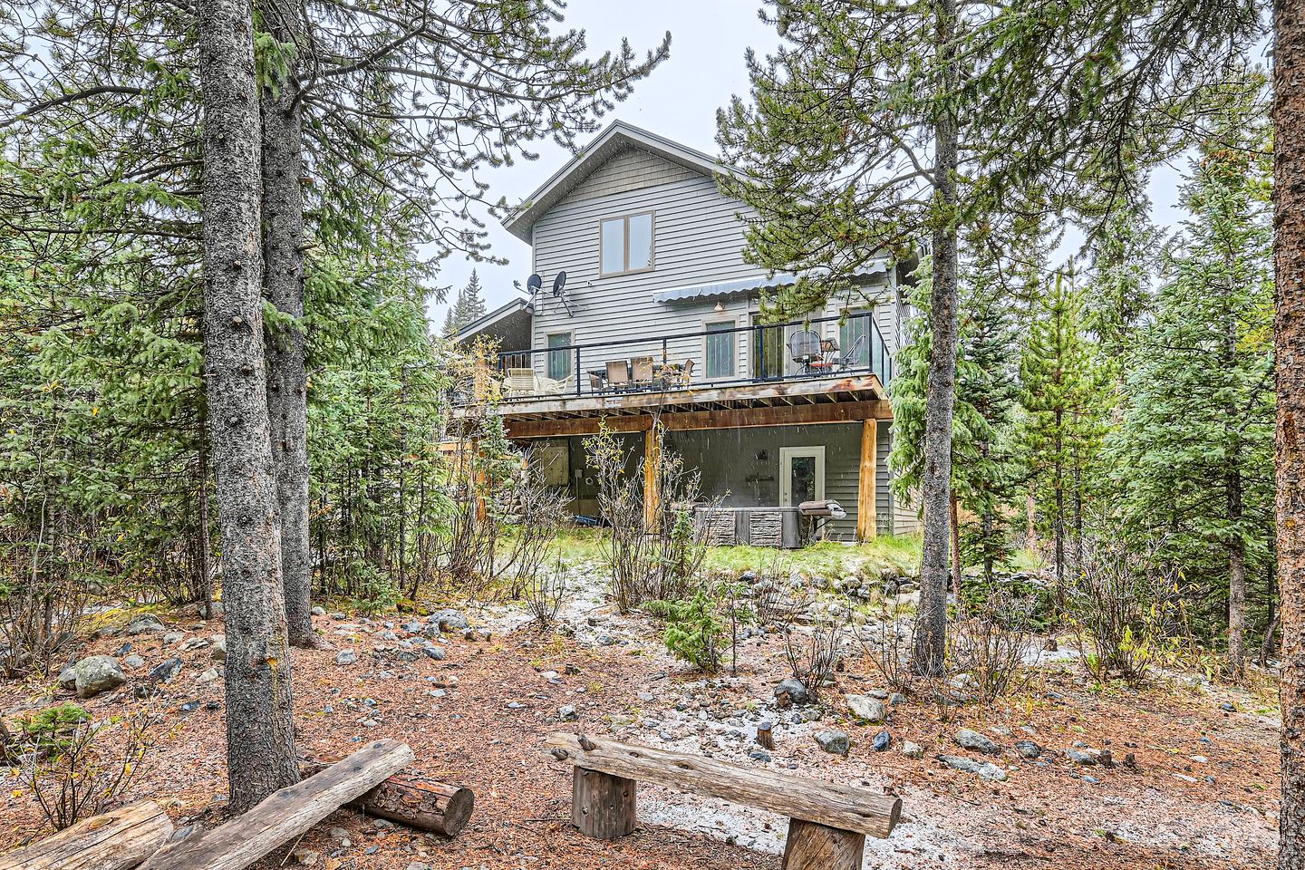 Beautiful Pet-Friendly Cabin with a Hot Tub in Breckenridge, Colorado - Amazing Spot for a Glamping Mountain Getaway