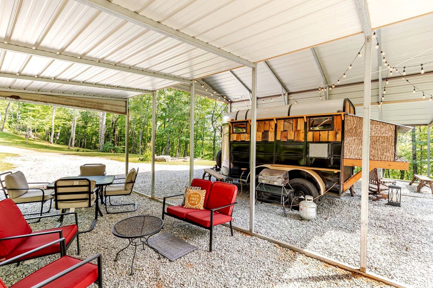 Caravans (United States of America, Transylvania County, North Carolina)