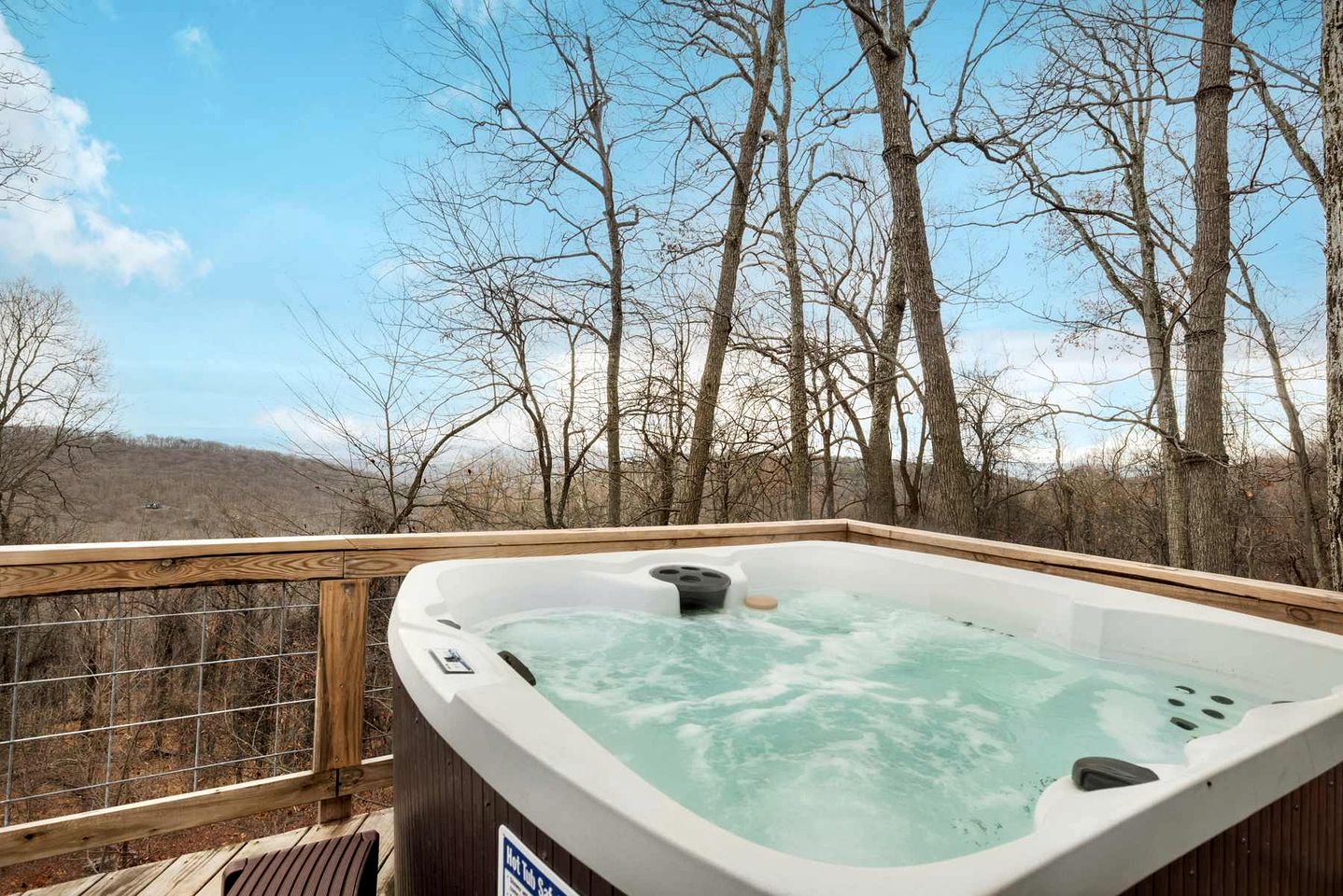Comfortable Cabin with Hot Tub and Valley Views near Berkeley Springs State Park, West Virginia