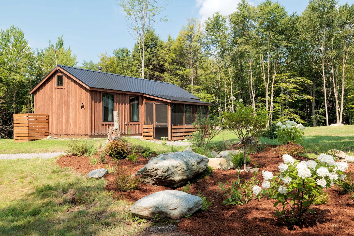 Cozy Chic Cottage with Covered Porch in Vermont
