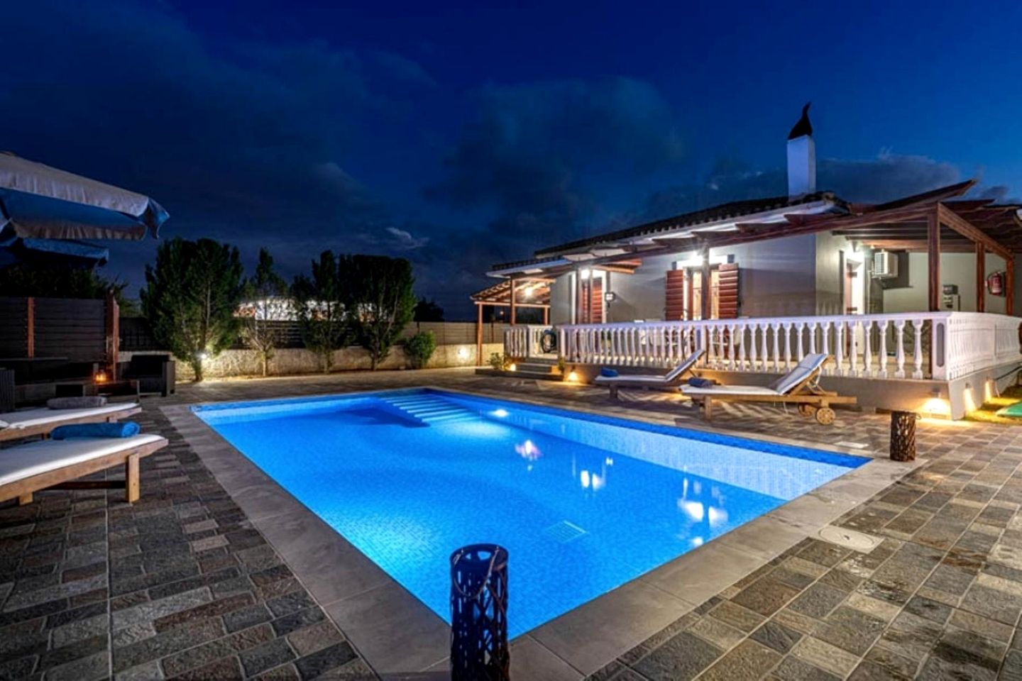 Gorgeous Villa with Swimming Pool in Ampelokipi, Crete