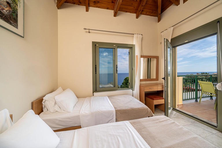 Vacation Rentals (Greece, --, --)