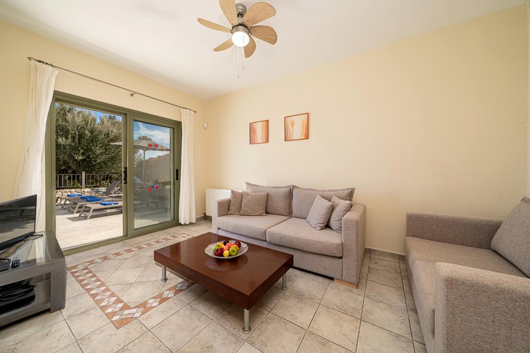 Vacation Rentals (Greece, --, --)