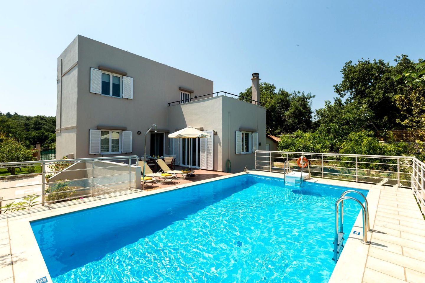 Peaceful Villa Retreat with Private Pool and Garden near Local Eateries in Prines, Crete