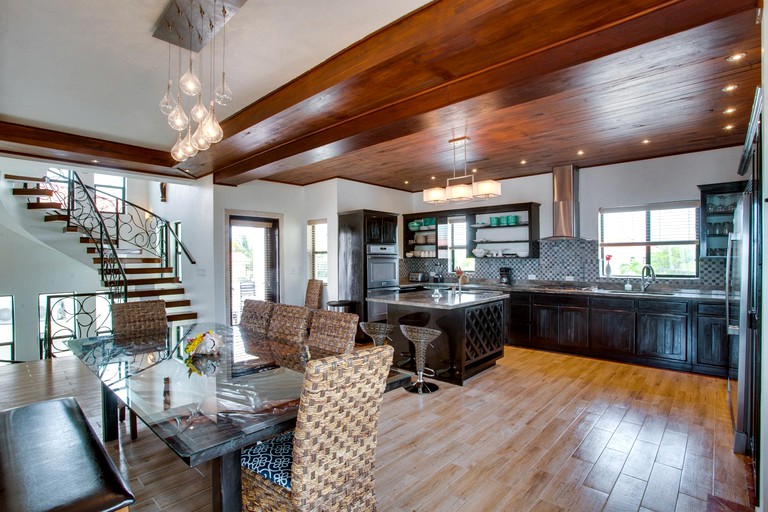 Vacation Rentals (Belize, Belize City, Belize District)