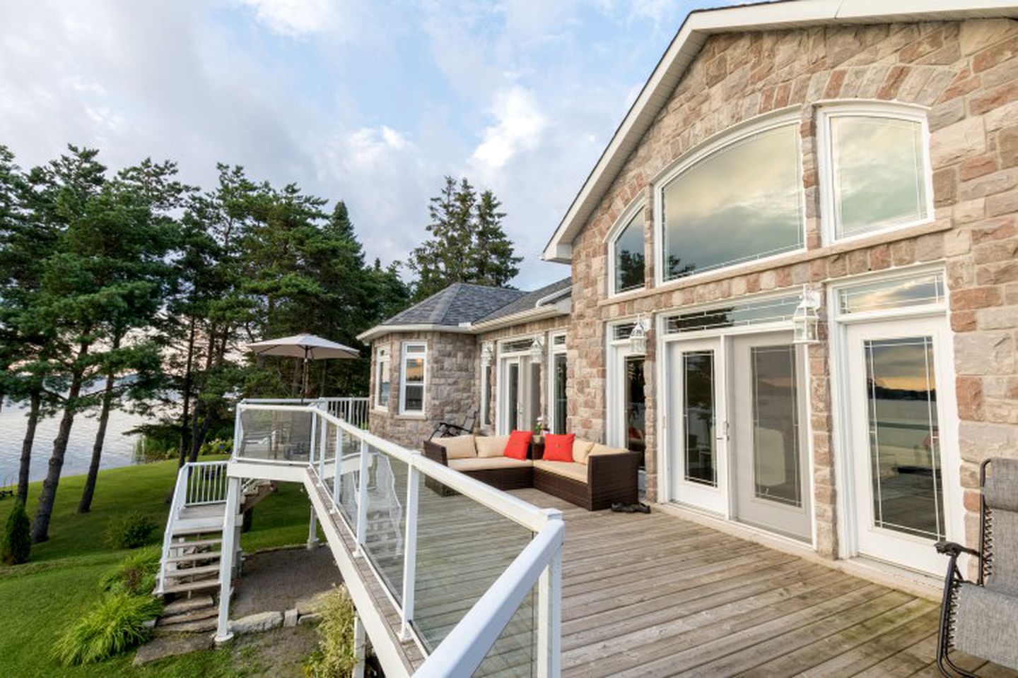 Villas (Janetville, Ontario, Canada)