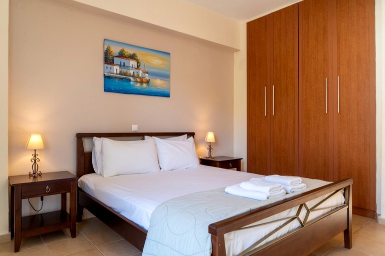 Vacation Rentals (Greece, --, --)